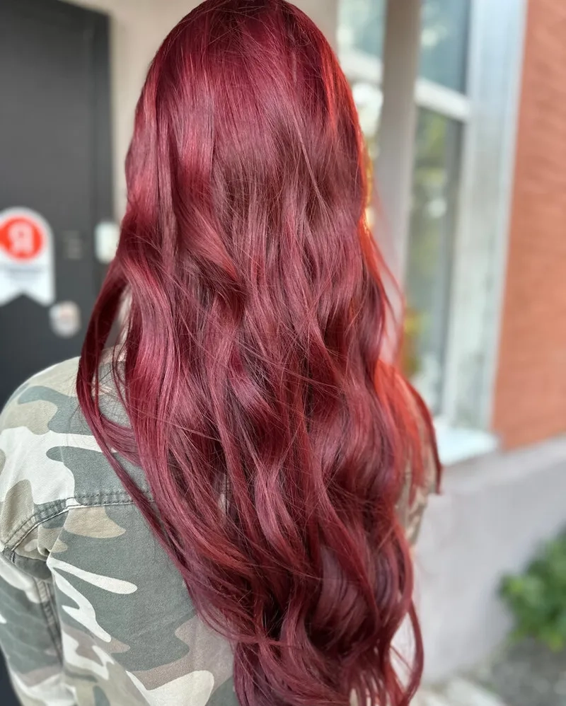 Nhuộm highlight đỏ tím điểm nhấn ấn tượng