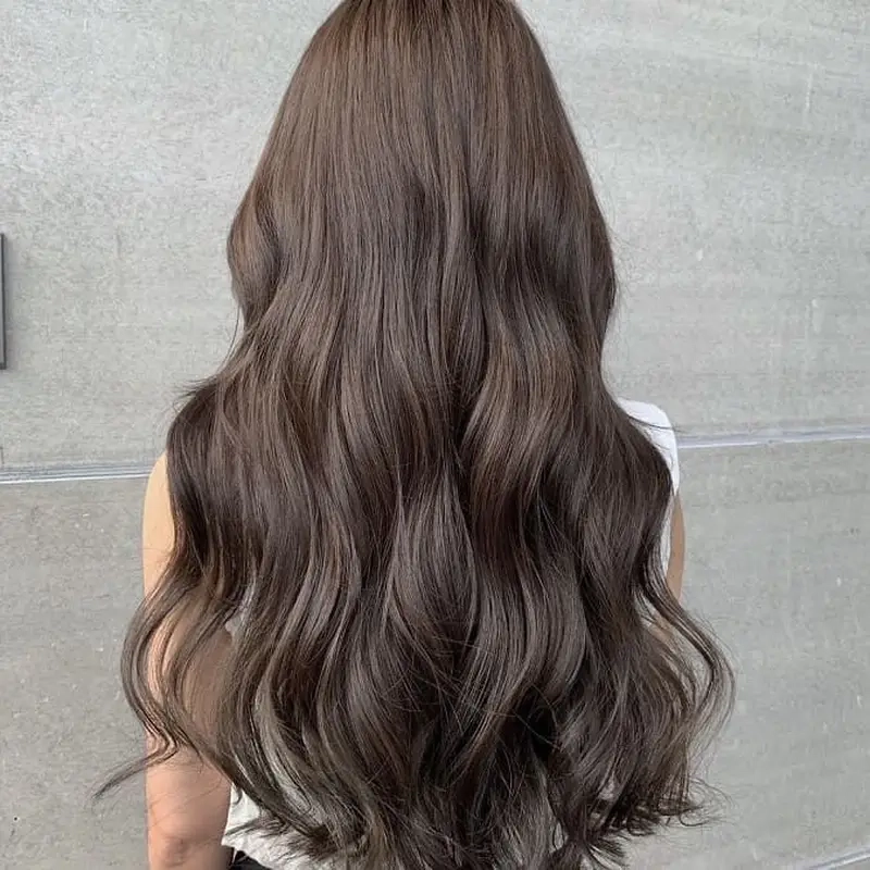 Màu tóc nâu đen cho nữ phù hợp với mọi lứa tuổi