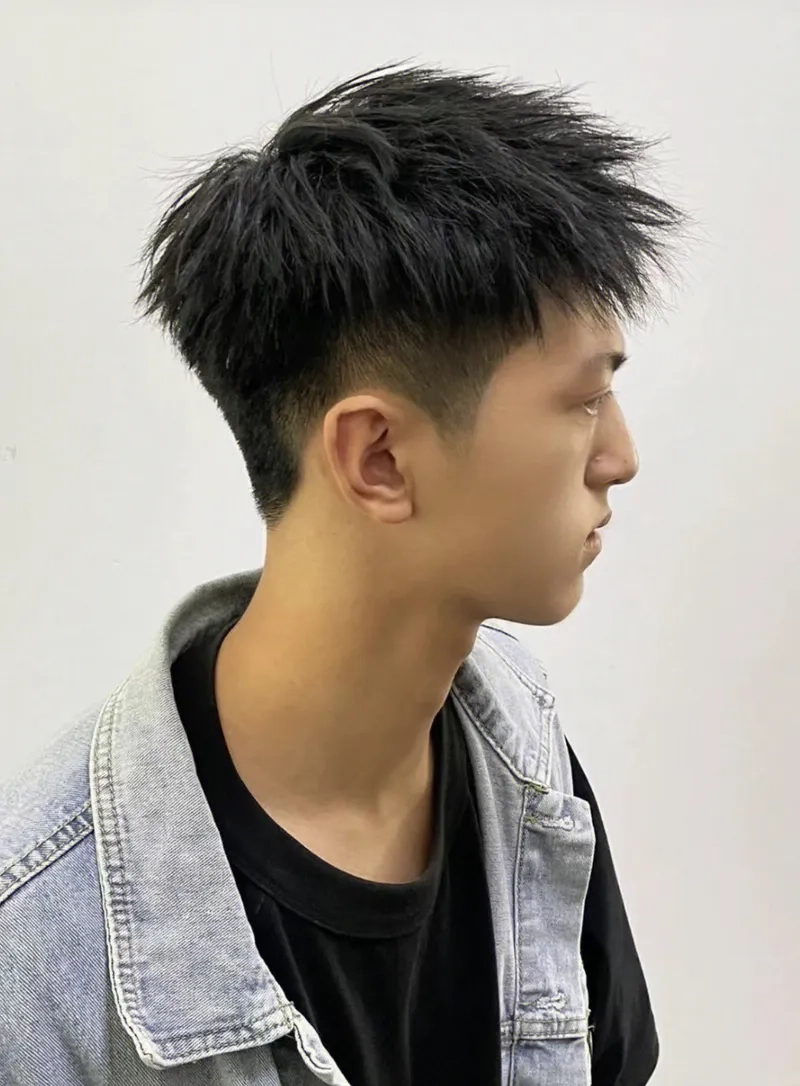 Màu nâu đen trầm giúp bạn thêm phần quyến rũ
