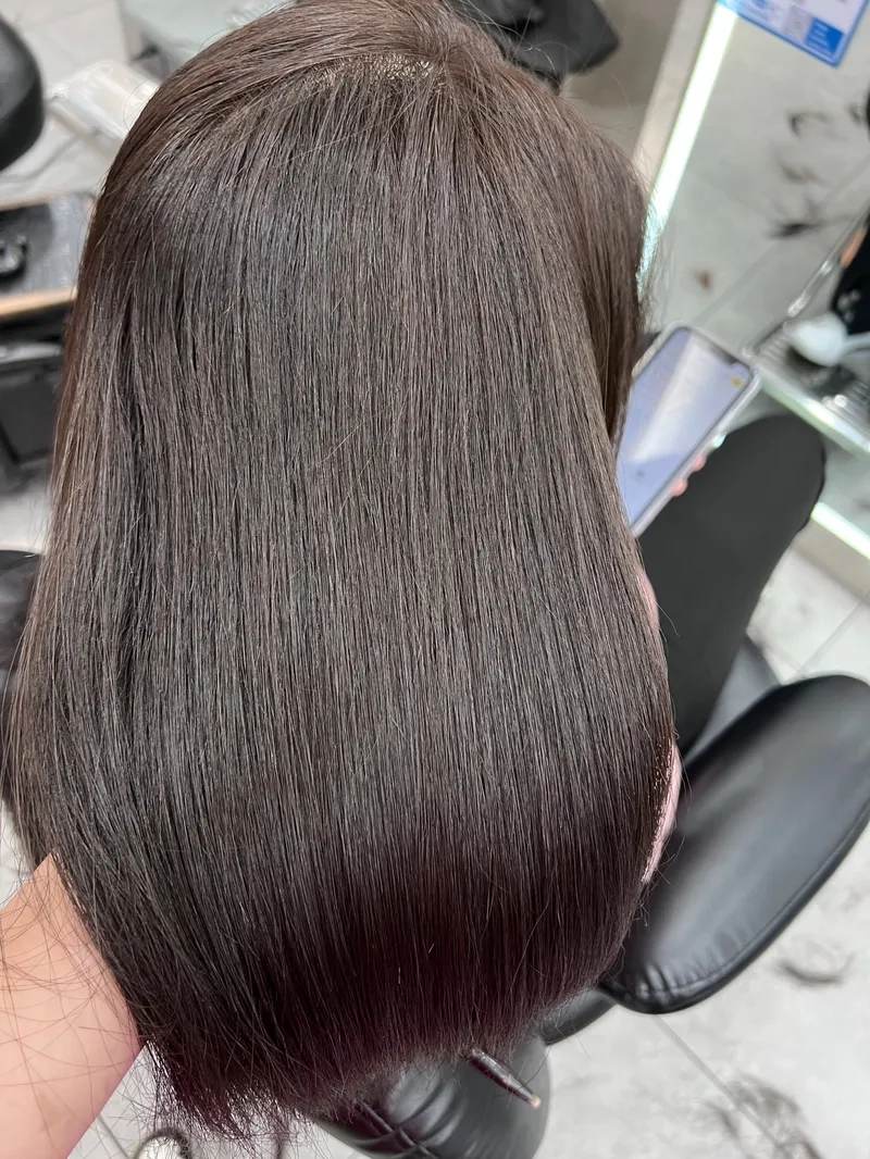 Màu nhuộm đen nâu sang trọng phù hợp với mọi tone da