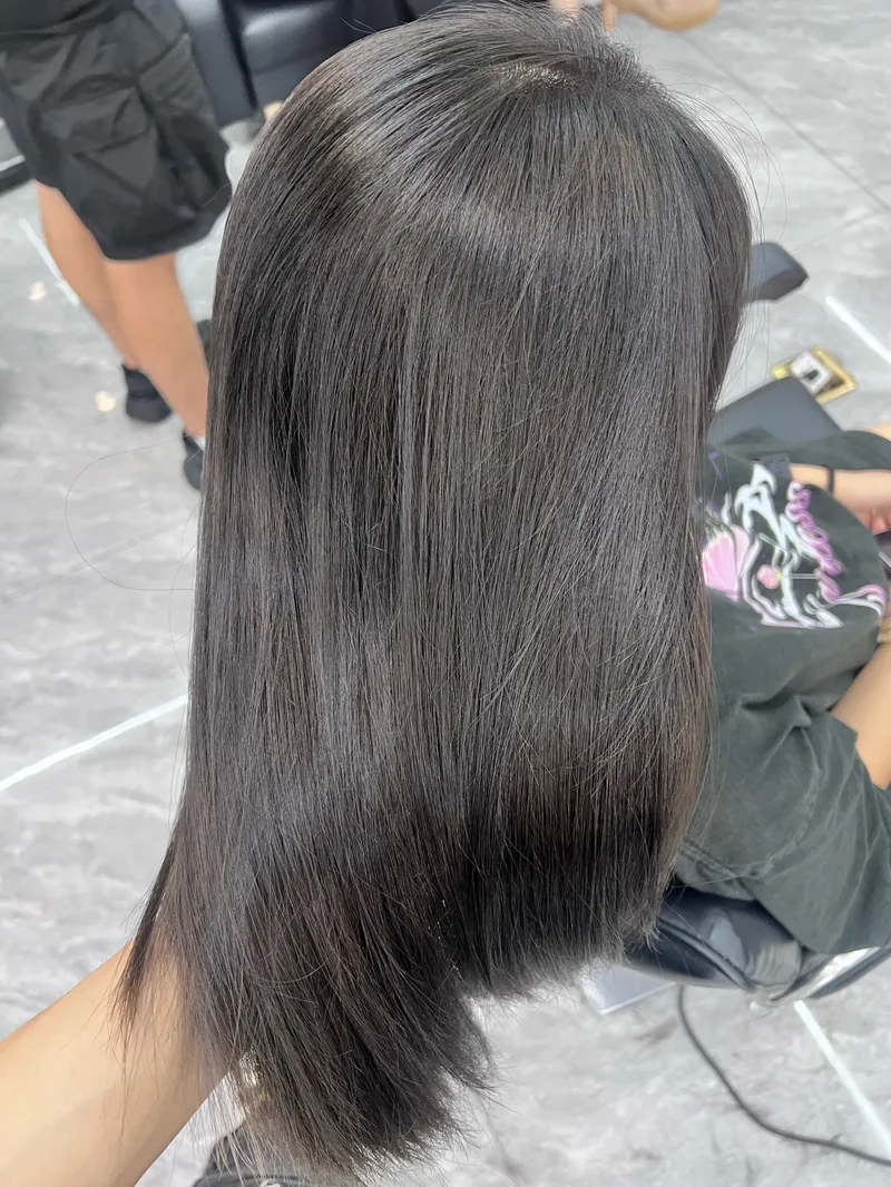 Nhuộm màu nâu trà đen có cần tẩy tóc không tìm hiểu ngay