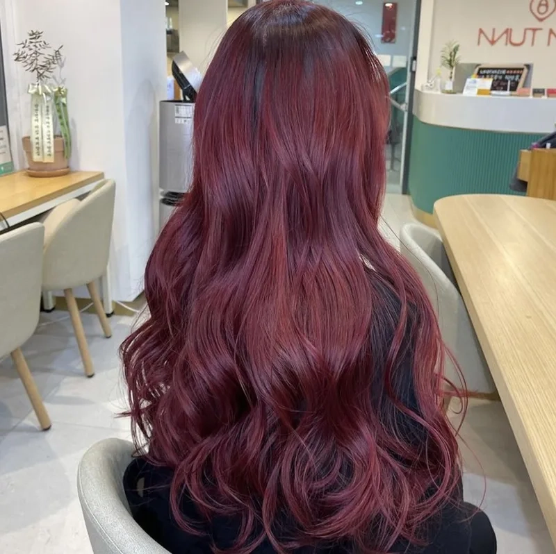 Nâu đỏ cherry trầm sang trọng và quý phái