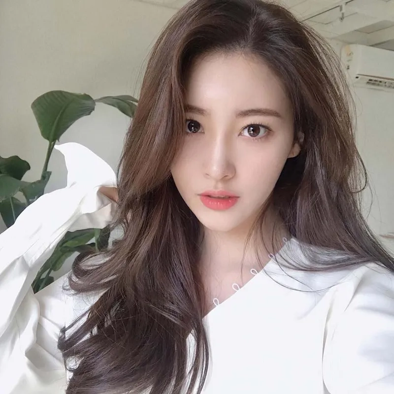 Tóc màu nâu tây đẹp tự nhiên không cần makeup