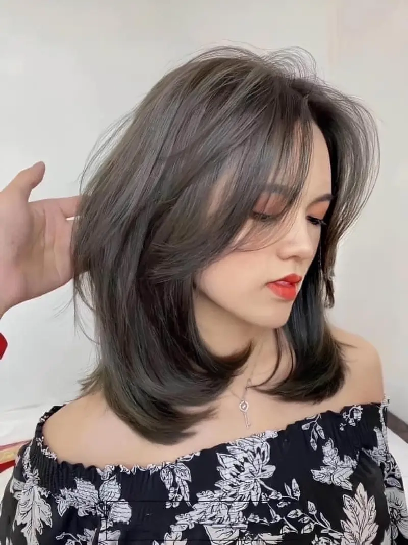 Màu tóc nâu trà phù hợp với mọi kiểu tóc