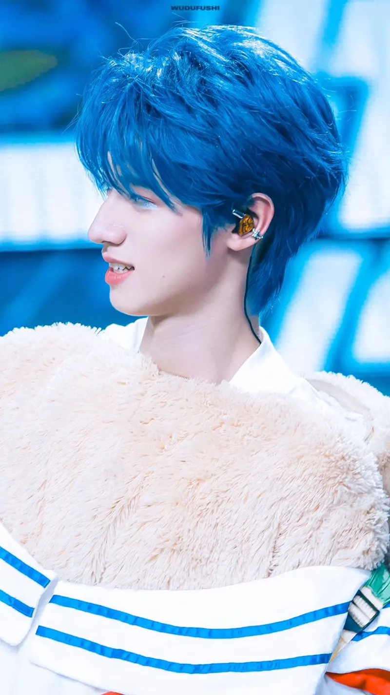Khói xanh blue tone màu hot nhất cho tóc hiện nay