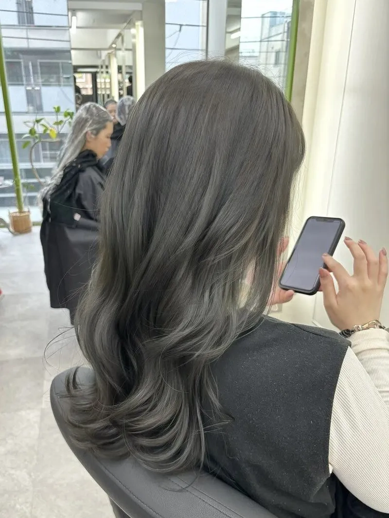 Màu rêu xám khói tone màu sang chảnh dành cho các quý cô