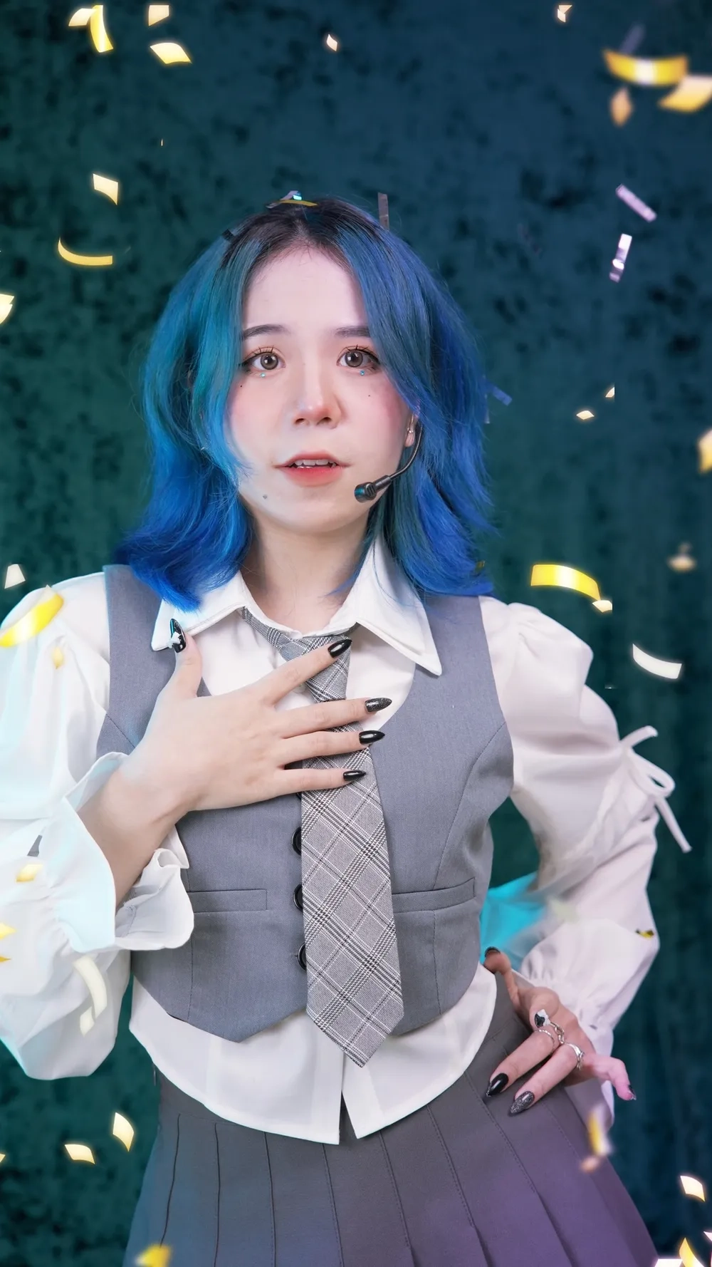 Cùng xem lại video nhạc của chị mèo Simmy hot nhất