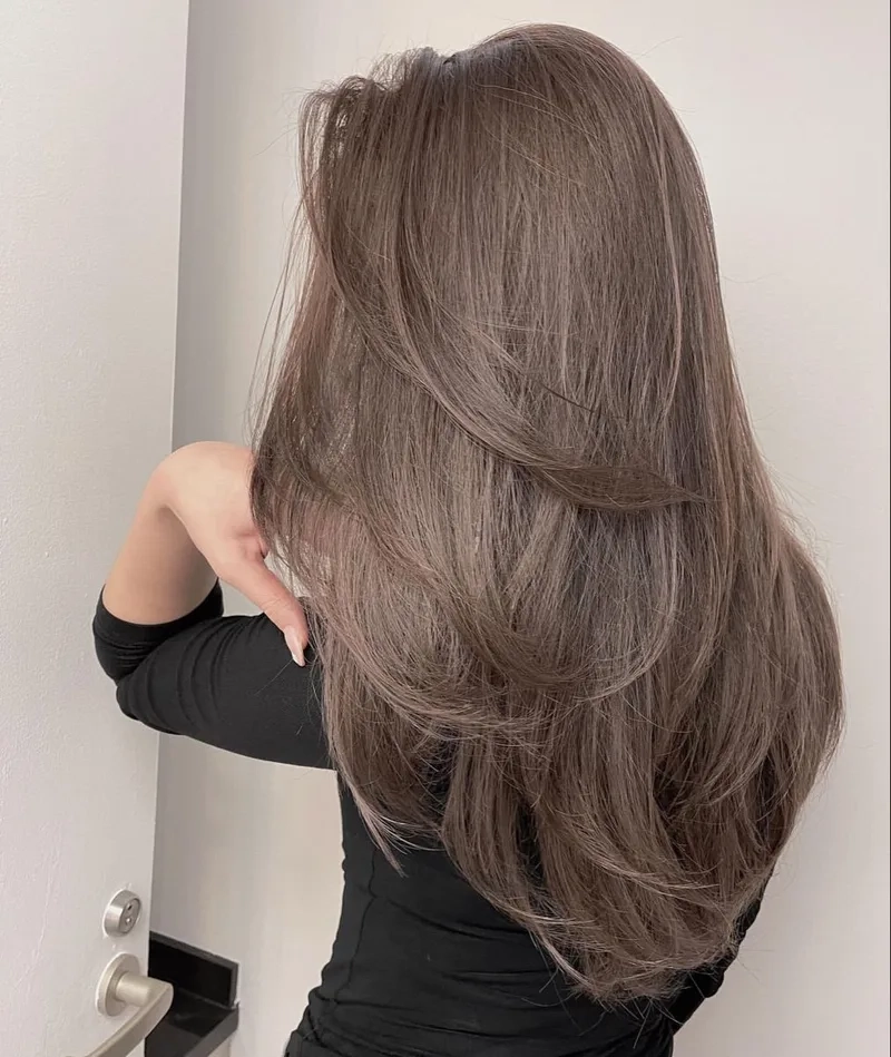 Màu nâu rêu phù hợp với mọi tone da từ sáng đến tối