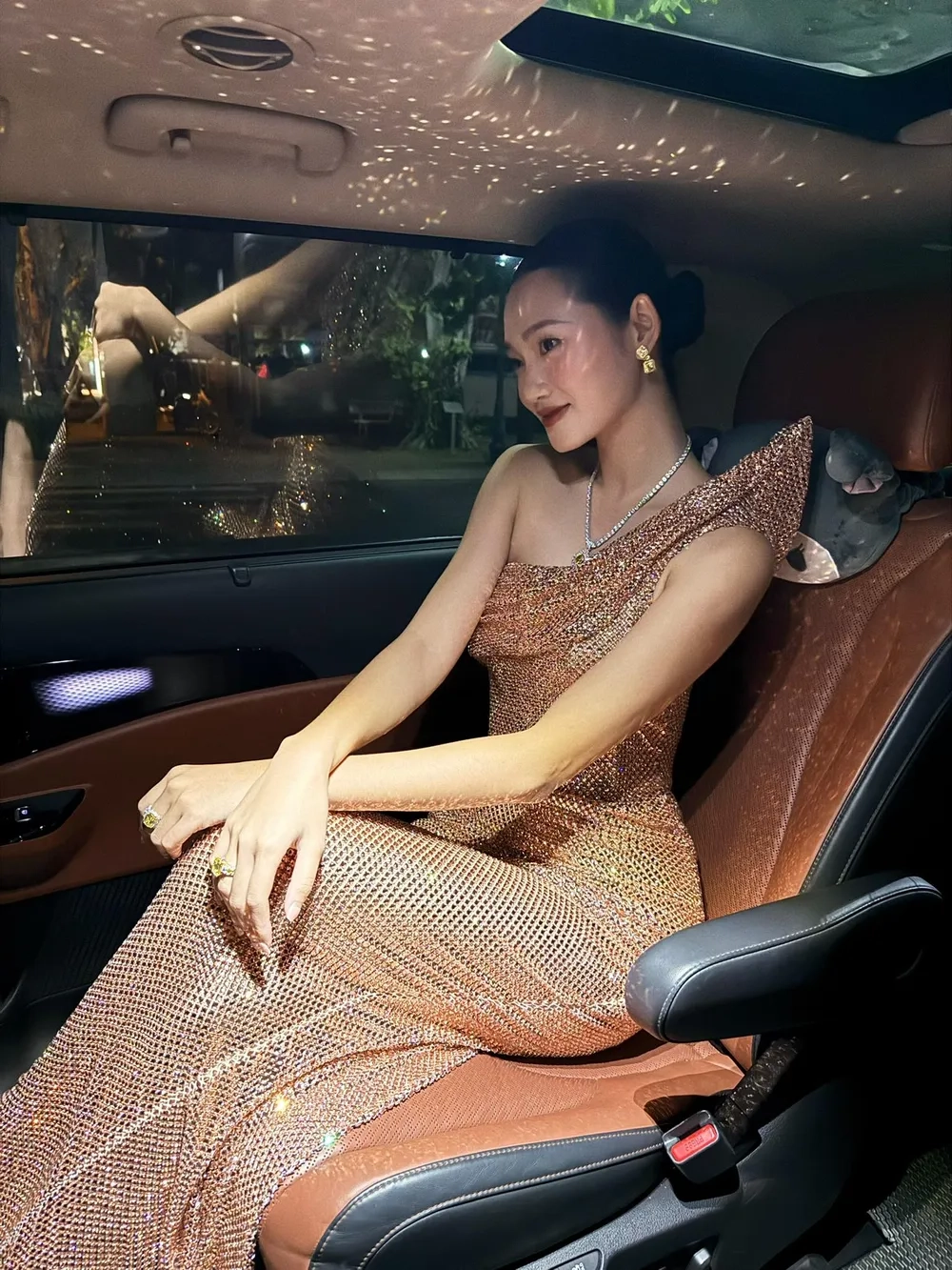 Ghi danh trong làng sắc đẹp với Nguyễn Quỳnh Anh hoa hậu