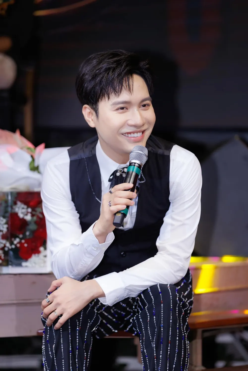 Lắng nghe giai điệu đầy cảm xúc trong Bất Chấp Phạm Anh Duy