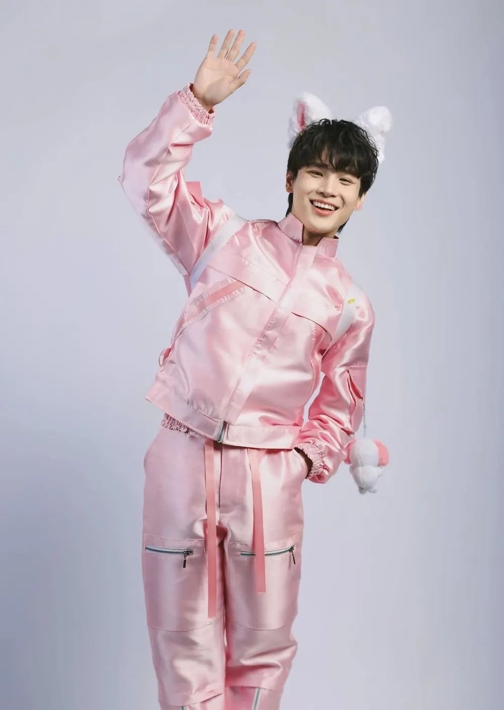 Fan tò mò Phạm Đình Thái Ngân bao nhiêu tuổi thật