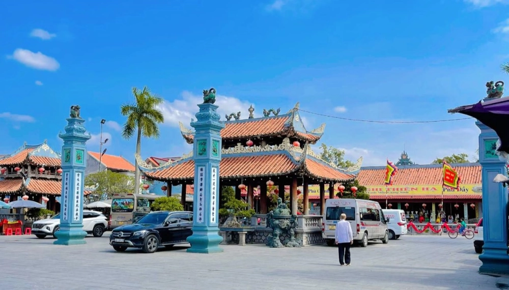 Đền Thánh Mẫu Phủ Dầy, cổ kính giữa vùng quê