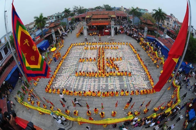 Lễ Mẫu Phủ Dầy, thu hút đông đảo khách hành hương