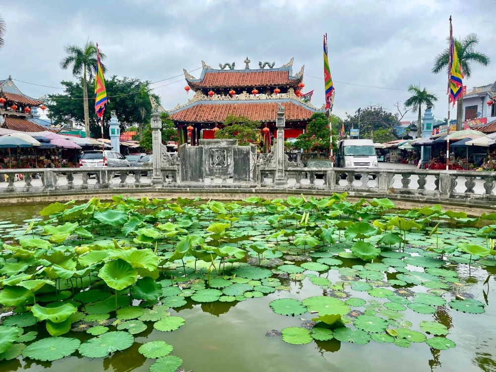 Đền Phủ Dầy Thờ Ai, Thánh Mẫu Liễu Hạnh linh thiêng
