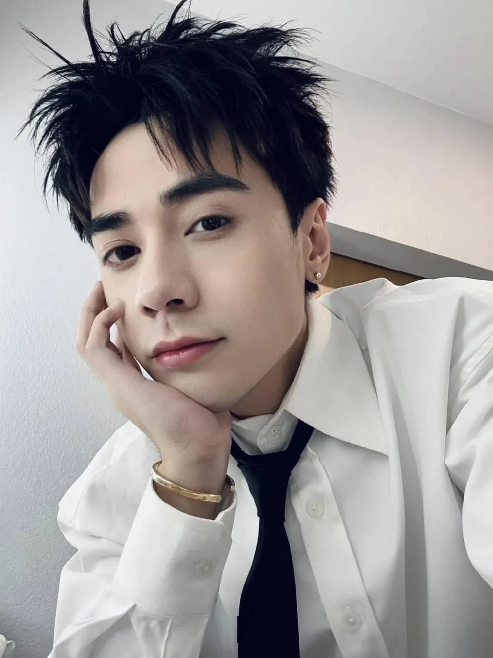 Gương mặt nổi bật ca sĩ Quang Hùng đang được yêu thích