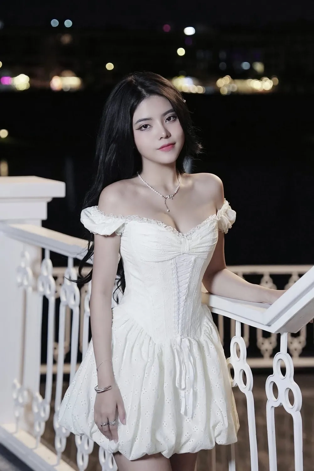 Gây sốt mạng xã hội với Reency Ngô chị em sinh đôi