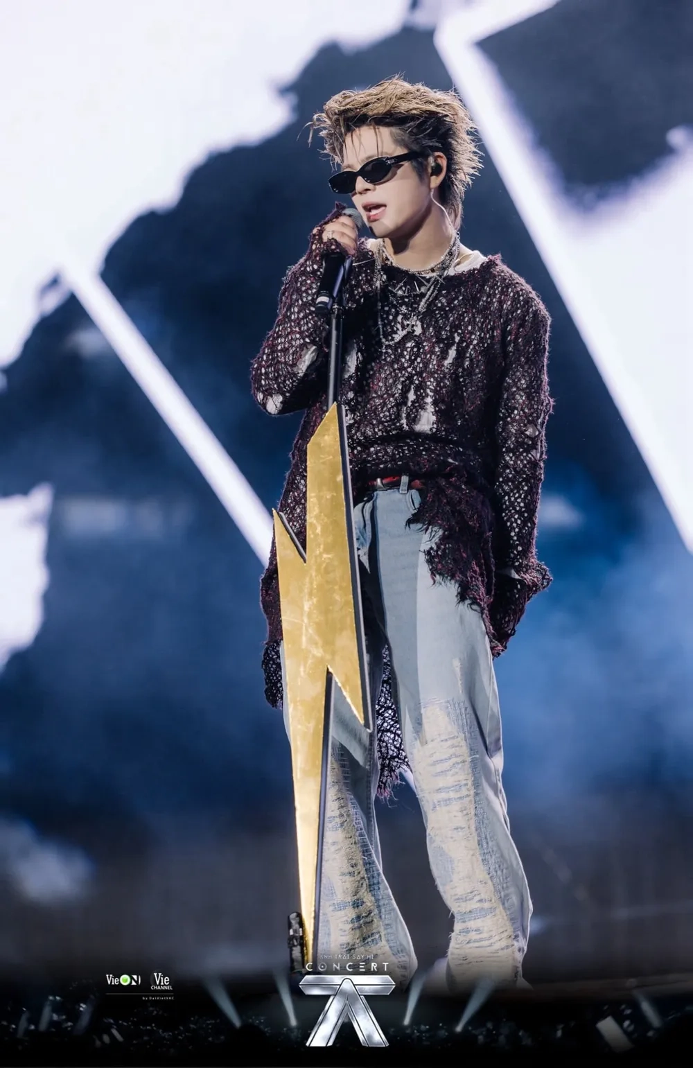 Cảm xúc ngập tràn trong Chân thành Rhyder lyrics