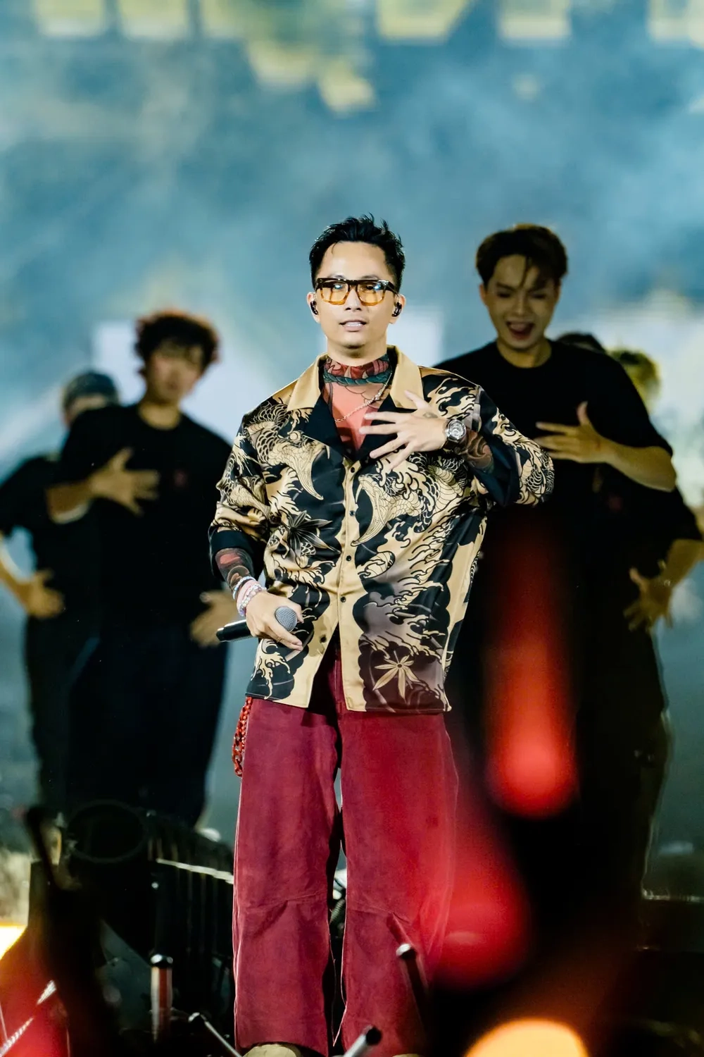 Tình yêu buồn qua người và ta Rhymastic