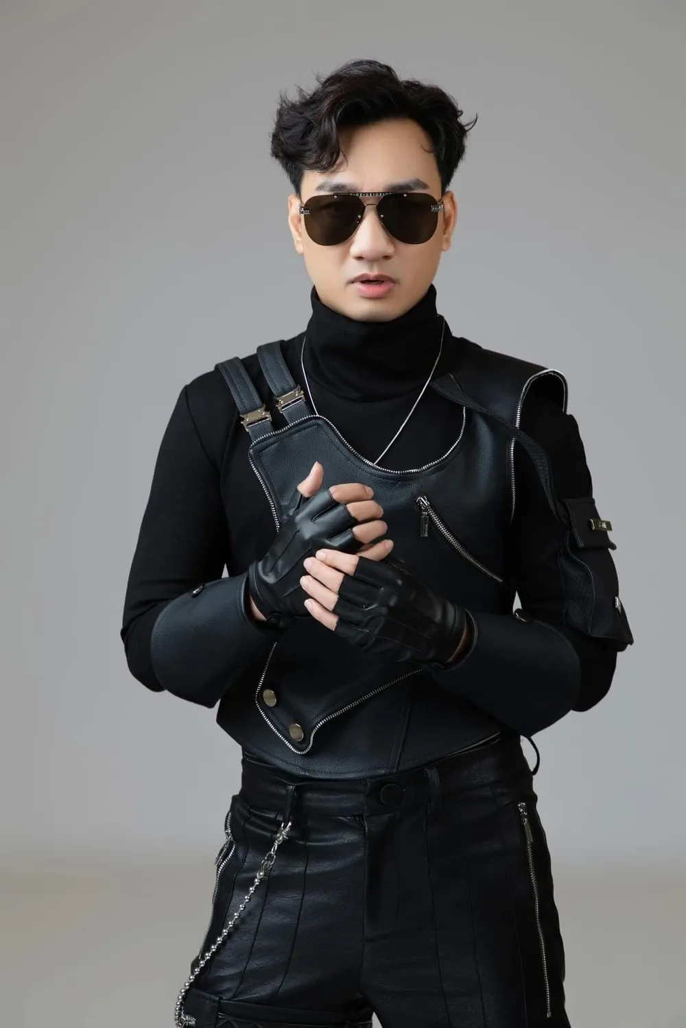 Netizen thắc mắc MC Thành Trung bị gì
