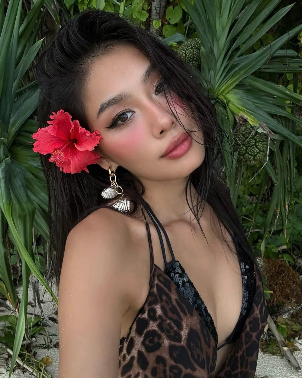 Trang phục nổi bật Thảo Nhi Lê evening gown