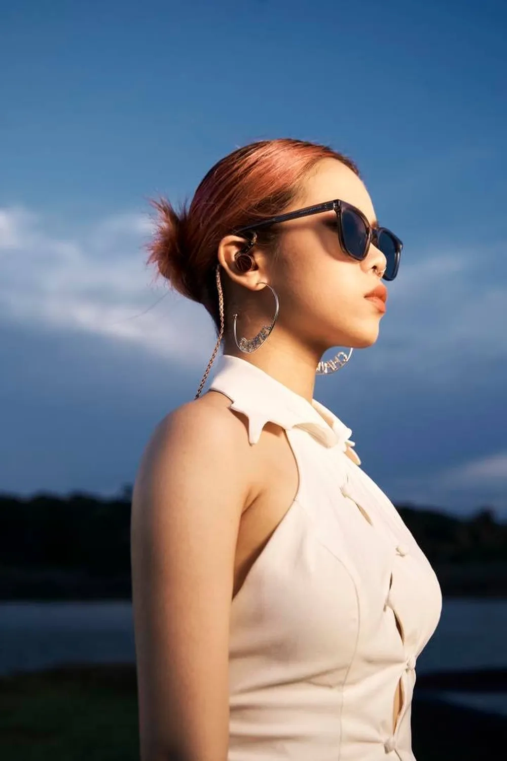 Lắng nghe những ca khúc trong Tlinh album