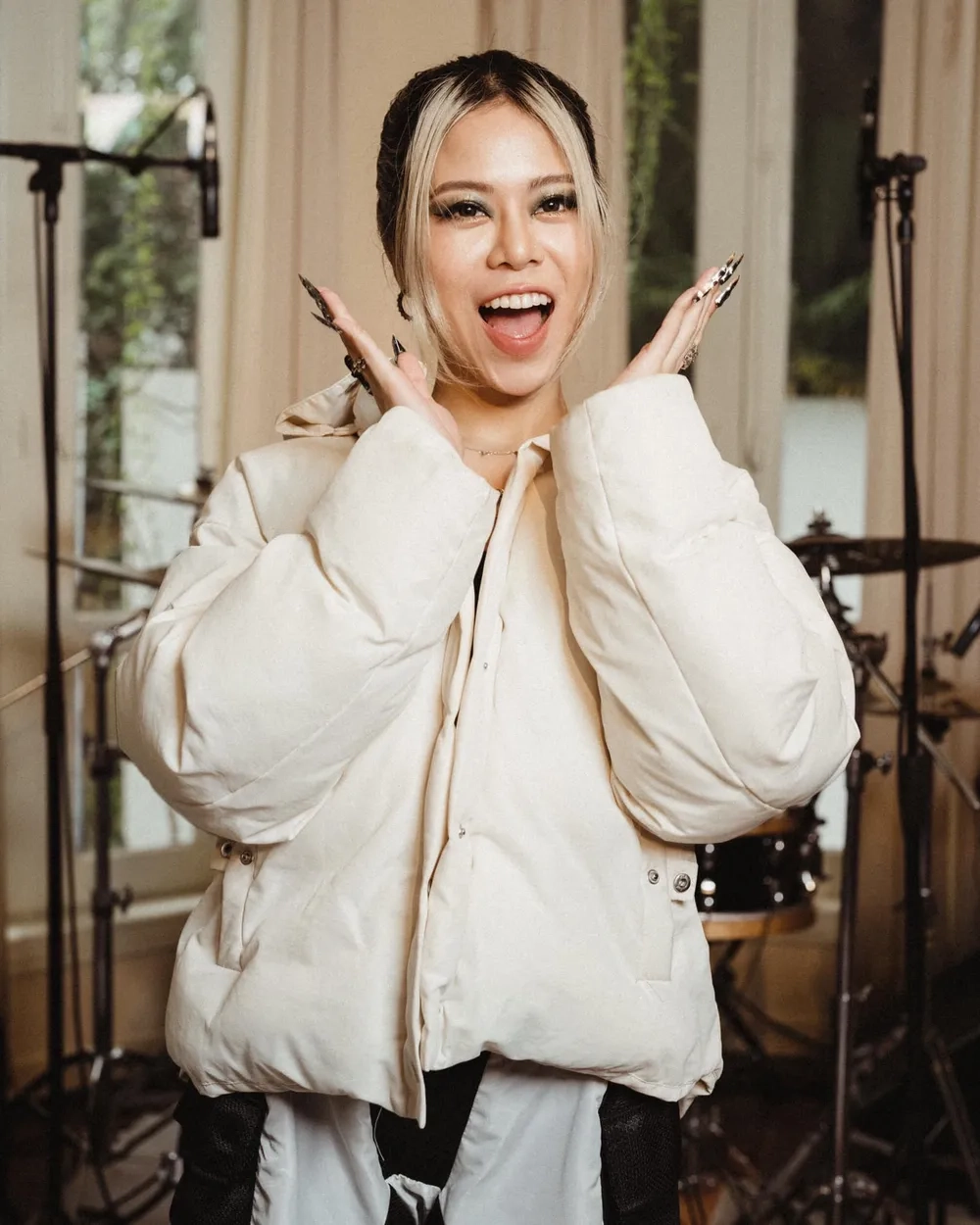 Vui hết cỡ cùng karaoke Tlinh