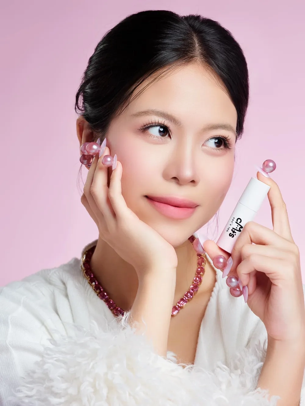 Tâm trạng cực hợp với em cũng đâu có muốn đập bàn Tlinh