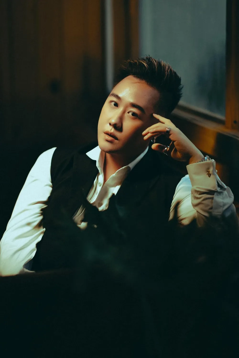 Cảm xúc vỡ òa với cô đơn trên sofa lyrics Trung Quân Idol