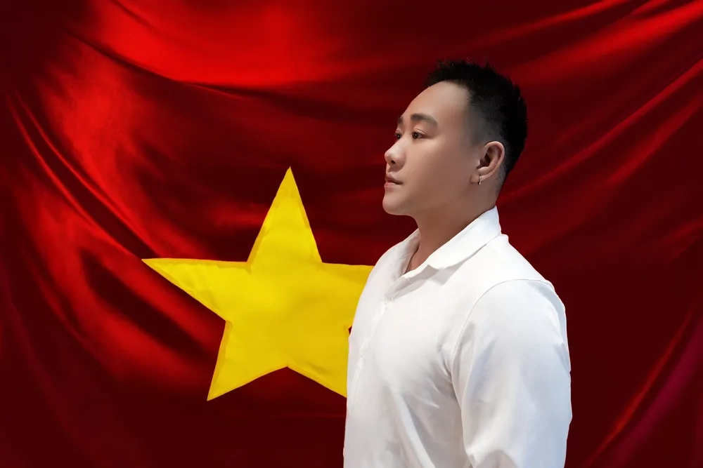 Bản ballad nhẹ nhàng mang tên Trung Quân Idol bướm mặt trăng