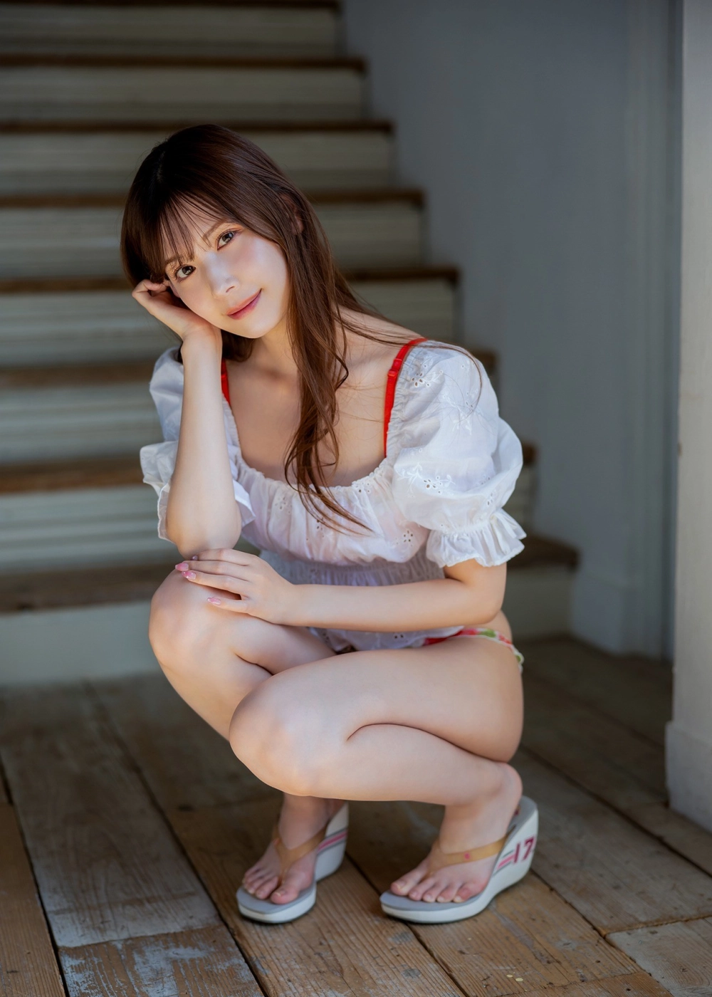 Akari Tsumugi sexy rực cháy với làn da mịn màng