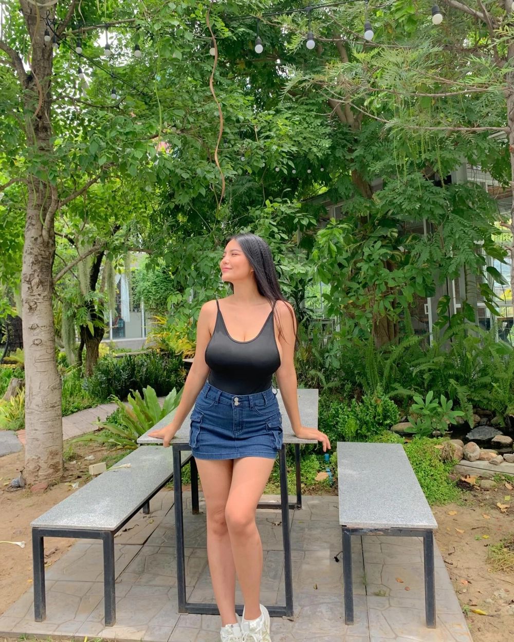 Hình ảnh gái hở vú hở vòng một hờ hững gợi tình nóng bỏng quyến rũ mê hoặc