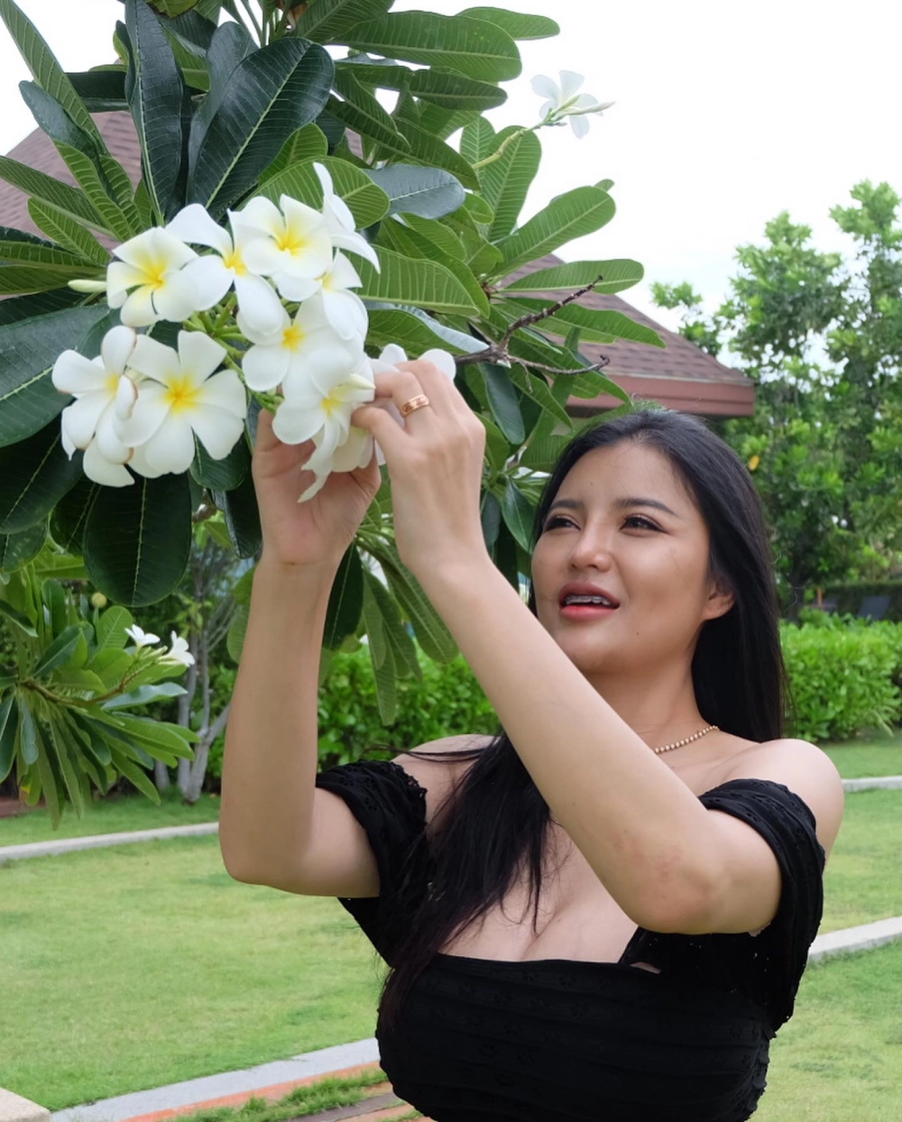 Ảnh gái vú to khiêu dâm vẻ khiêu dâm ngực to gợi tình nóng bỏng cuốn hút