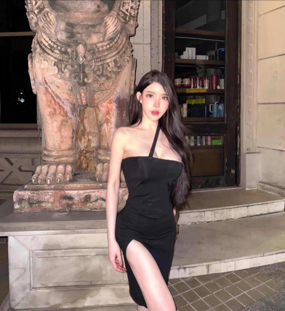 Ảnh gái lộ vú lộ vòng một không che gợi cảm nóng bỏng quyến rũ tột độ