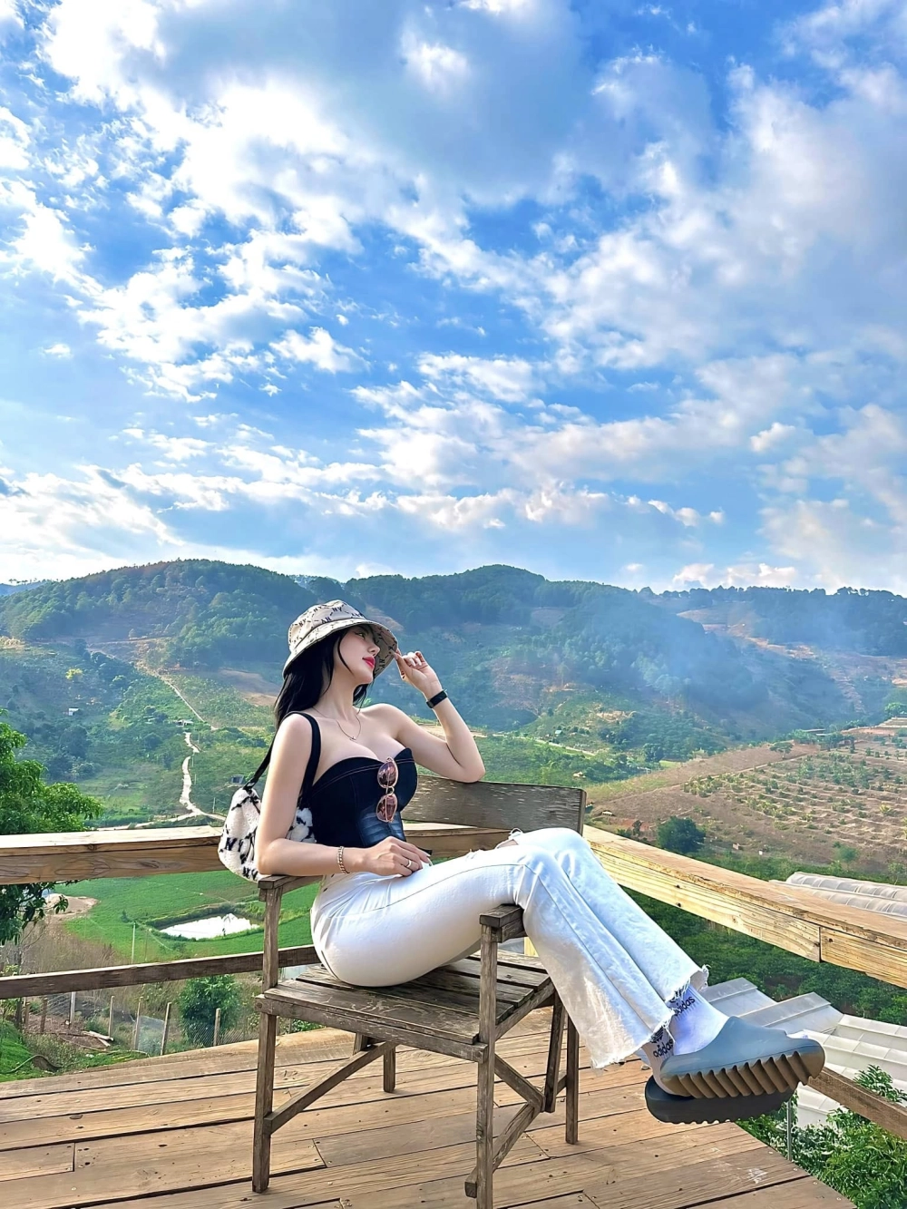 Ảnh sex gái mông to mông cong dâm tình nóng bỏng kích thích điên