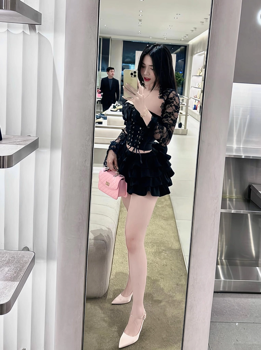 Ảnh sex váy ngắn váy ngắn lộ lồn nóng bỏng chết người ngay