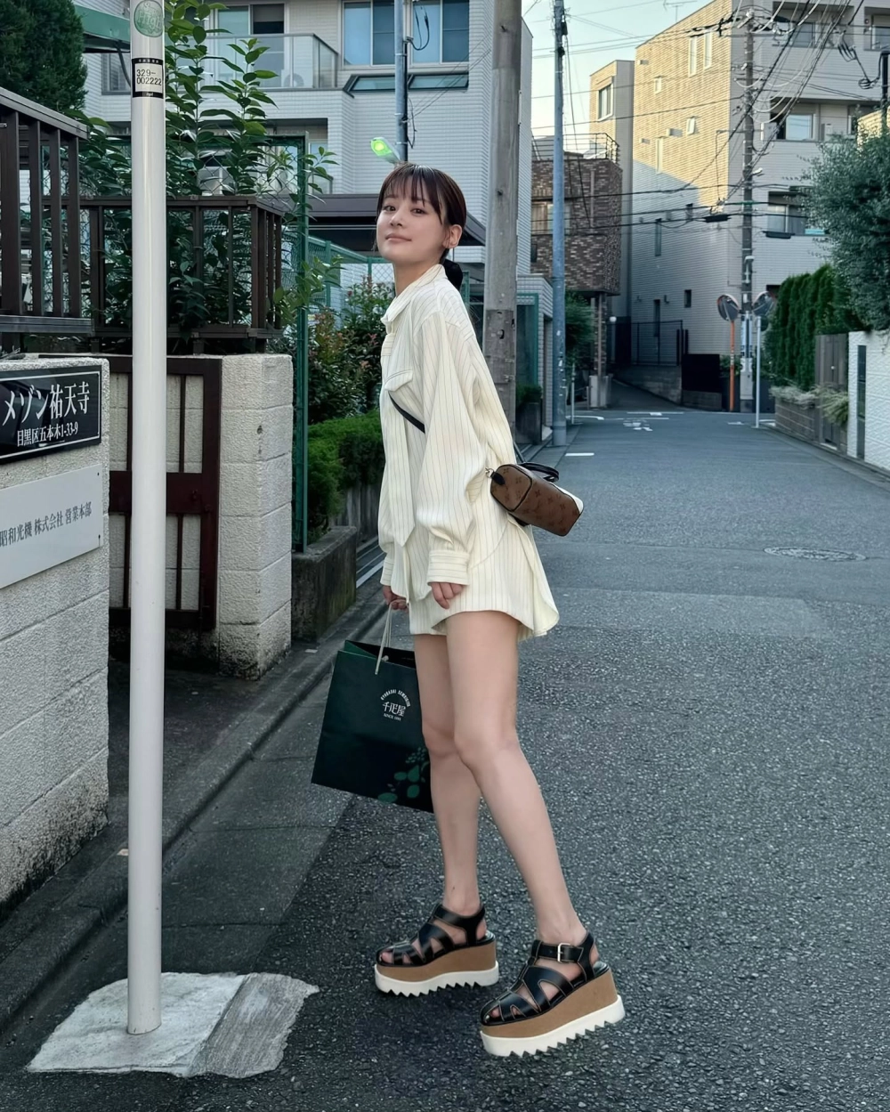 Fukuoka Minami đường cong hoàn hảo bốc lửa cuốn hút