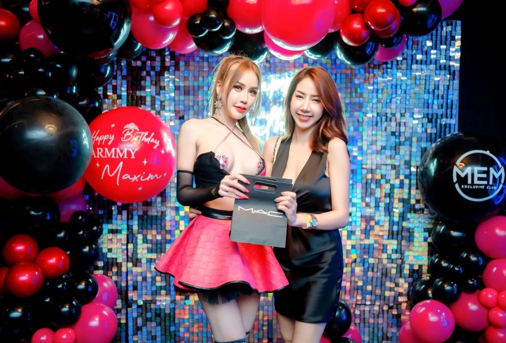 Ảnh gái vú siêu to vòng một khủng cực đại sexy nóng bỏng cuốn hút mạnh mẽ