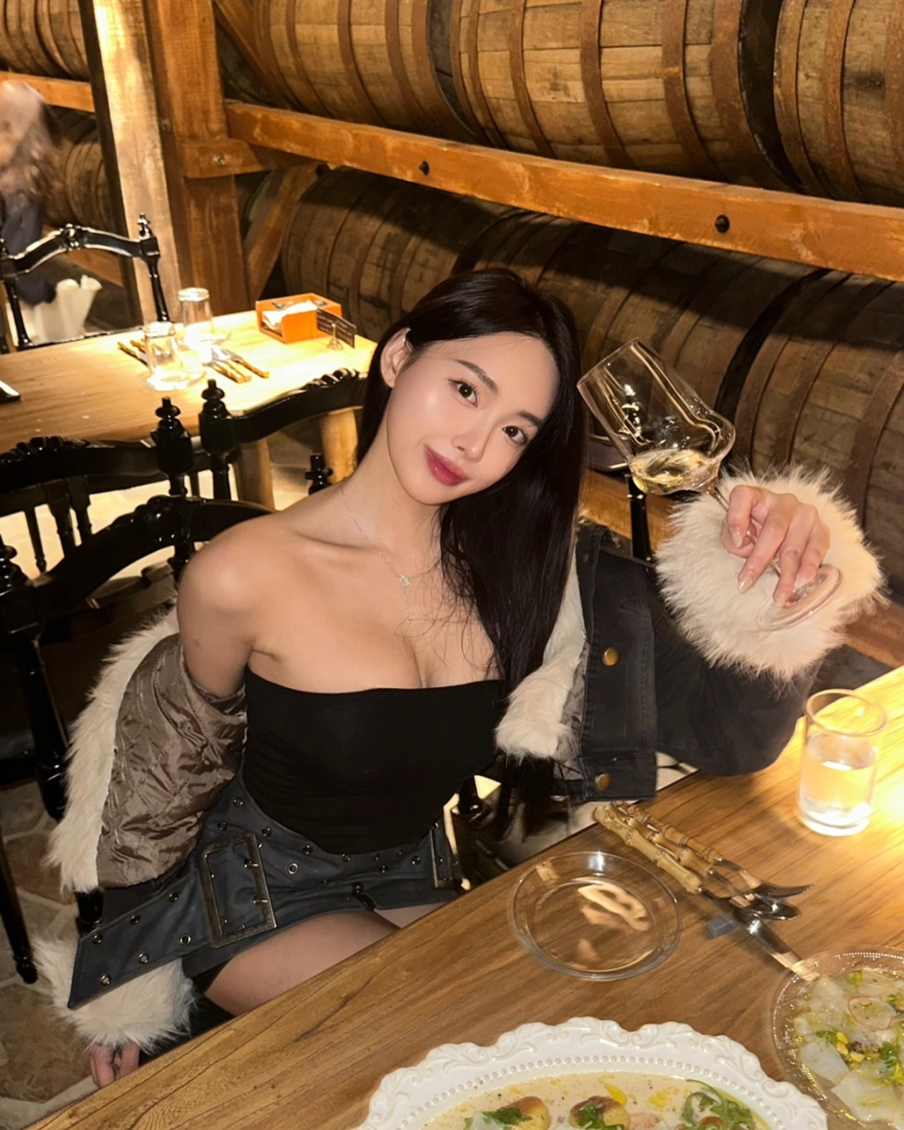 Gái xinh vú to da trắng làn da trắng nõn ngực to mịn màng nóng bỏng mê hoặc