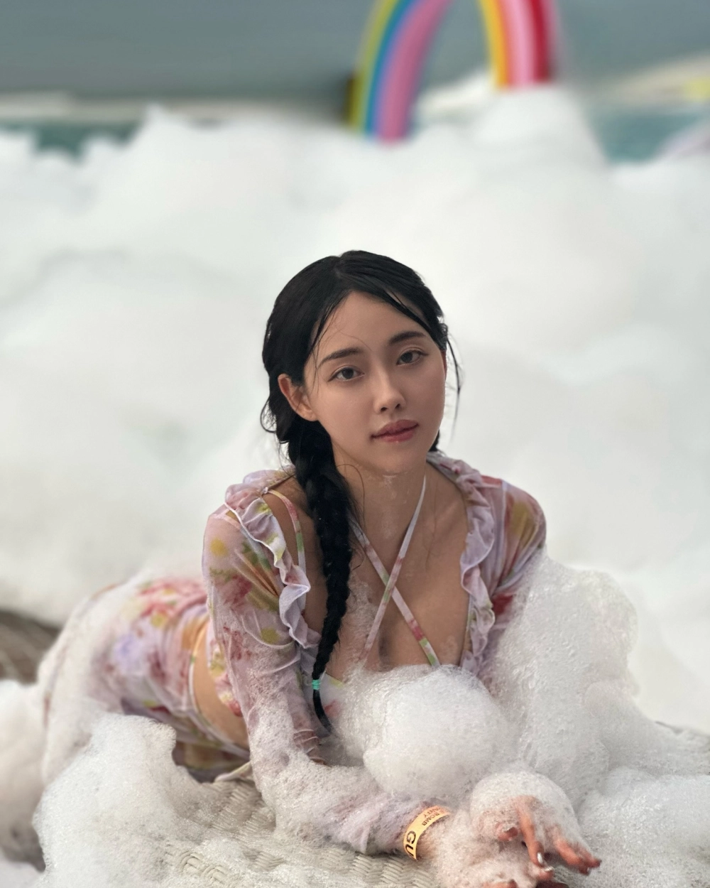 Gái xinh vú to lộ sexy táo bạo mê hoặc