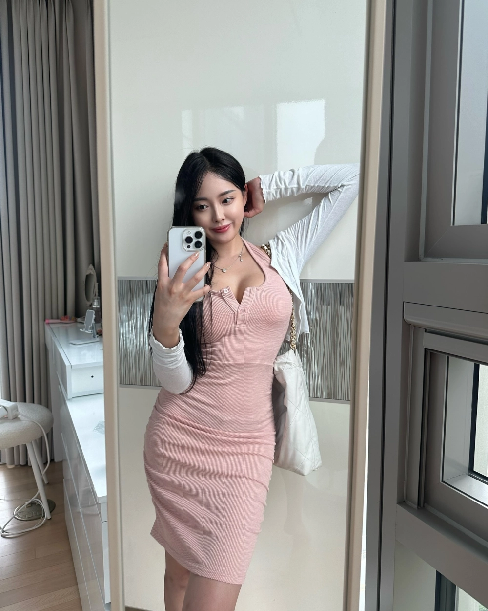 Gái xinh vú bự mặc bikini đầy đặn sexy