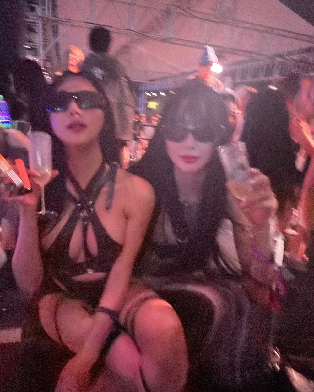 Gái xinh lộ vú căng tròn quyến rũ mê hoặc