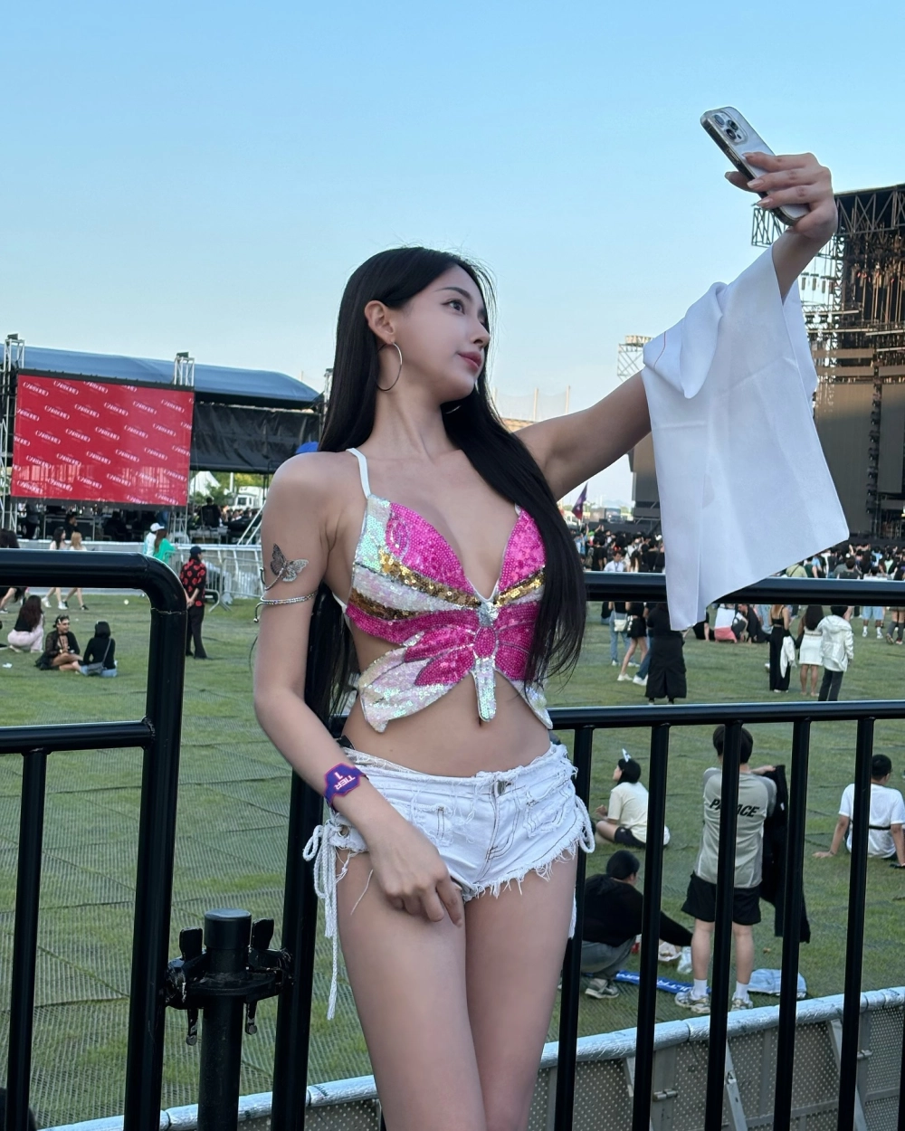 Gái xinh 2k8 show vú trẻ trung siêu nóng bỏng