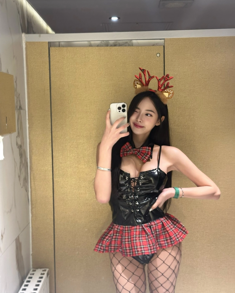 Ảnh gái xinh vú to 18+ bộ ảnh ngực khủng gái đẹp 18+ sexy quyến rũ tột độ