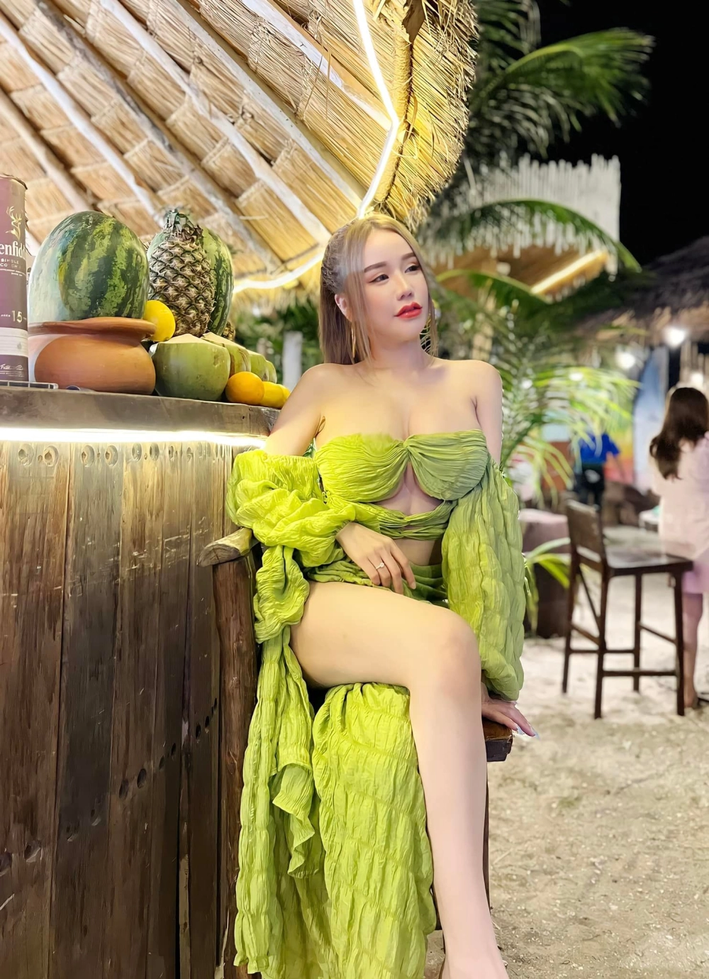 Gái xinh vú căng vòng một căng mọng đầy đặn nóng bỏng cuốn hút ánh nhìn