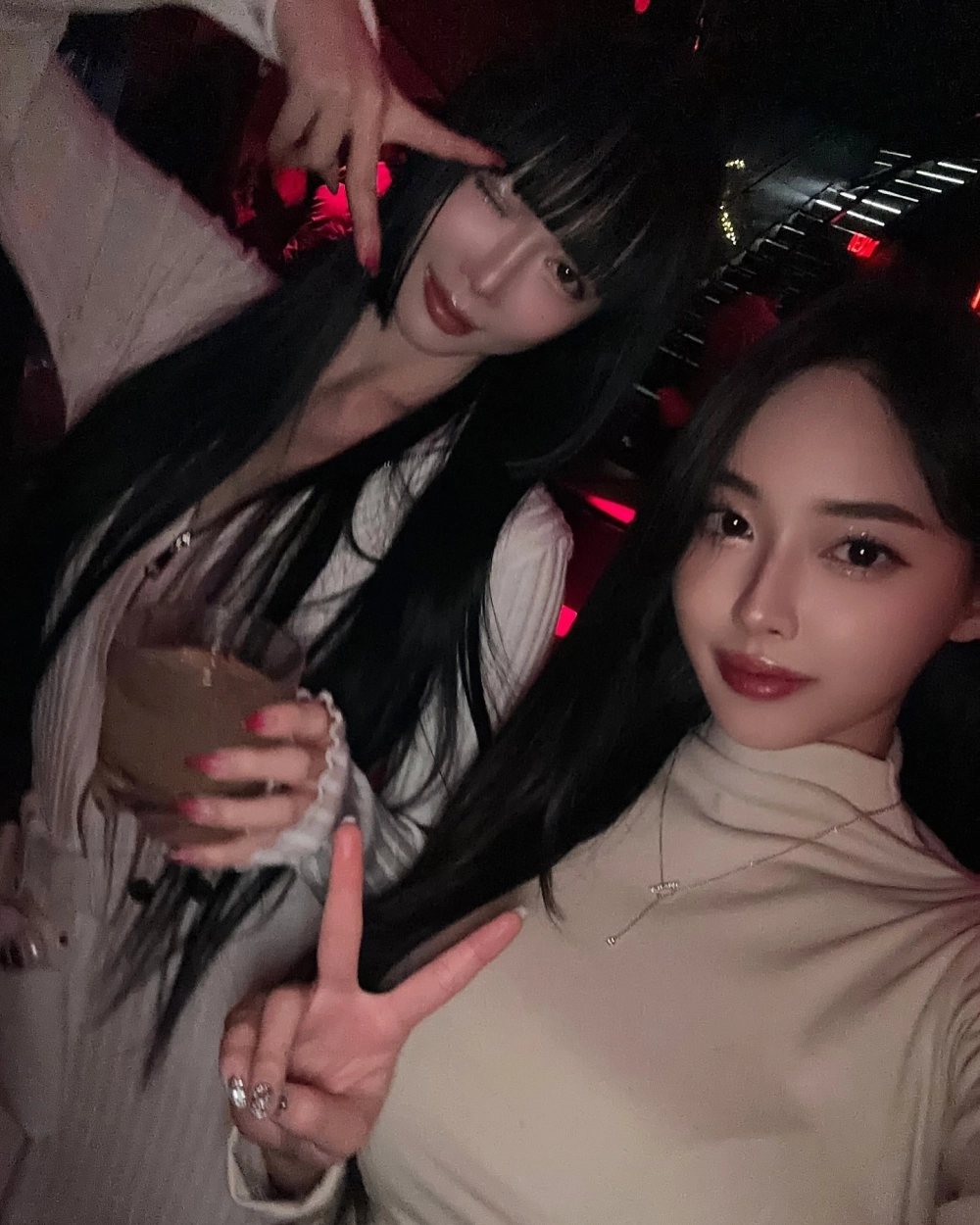 Gái xinh thủ dâm bóp vú tự sướng bóp ngực căng tròn kích thích sexy mê mẩn