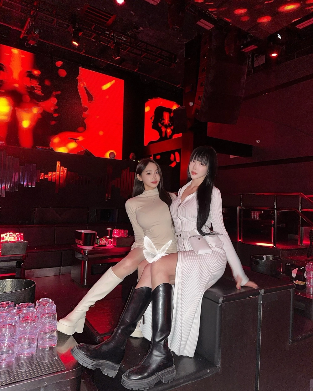 Gái xinh mông to vú bự body bốc lửa ngực mông khủng nóng bỏng quyến rũ