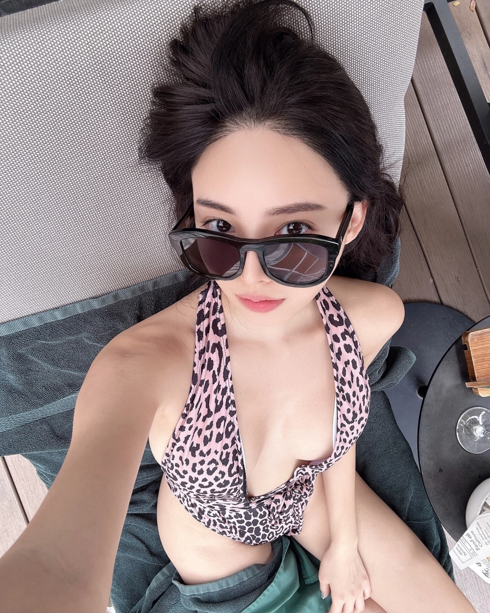 Gái xinh vú to gợi cảm vòng một căng tròn đầy đặn sexy nóng bỏng cuốn hút mạnh