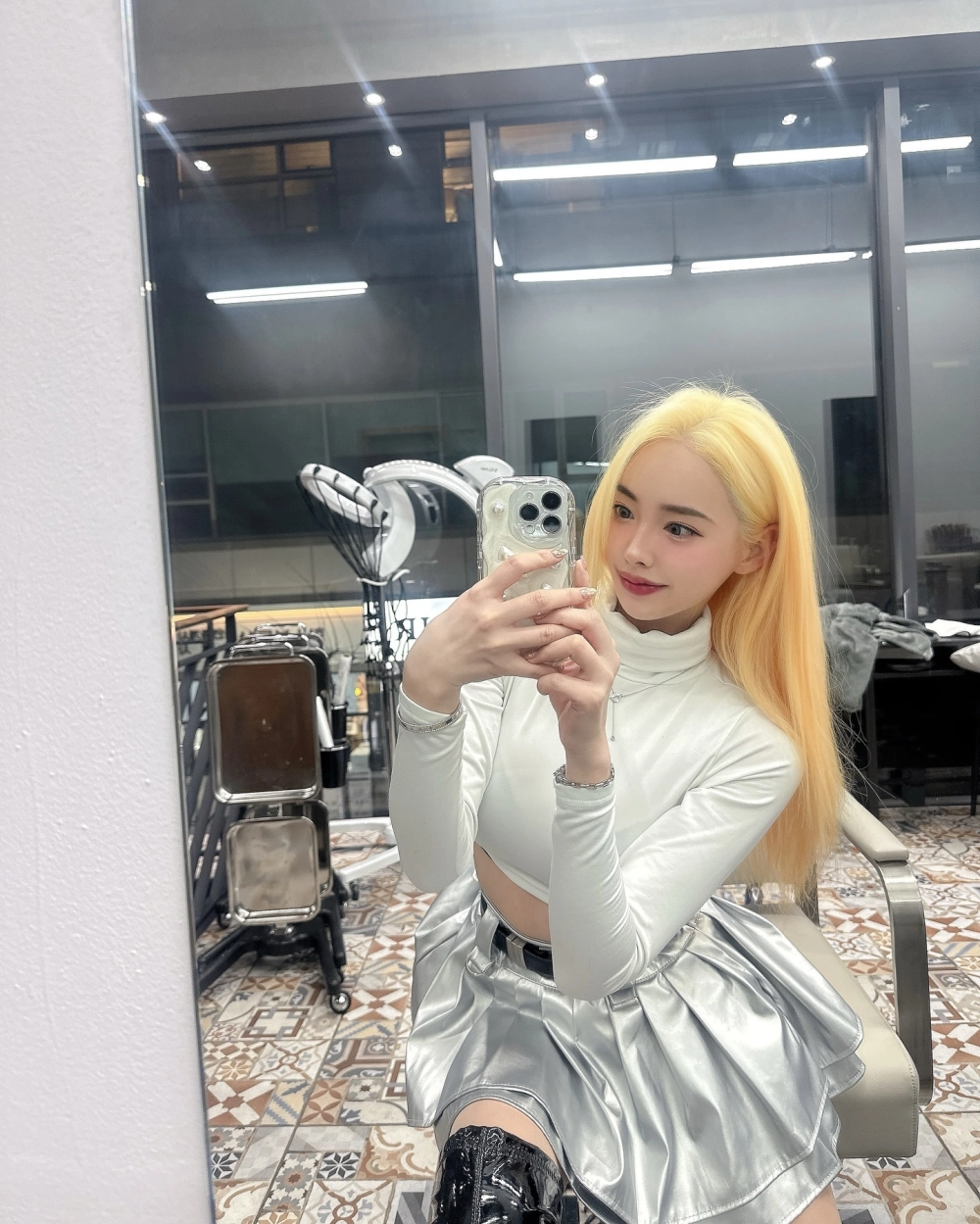 Gái xinh vú bự bú cu cảnh oral ngực khủng kích thích nóng bỏng cuốn hút