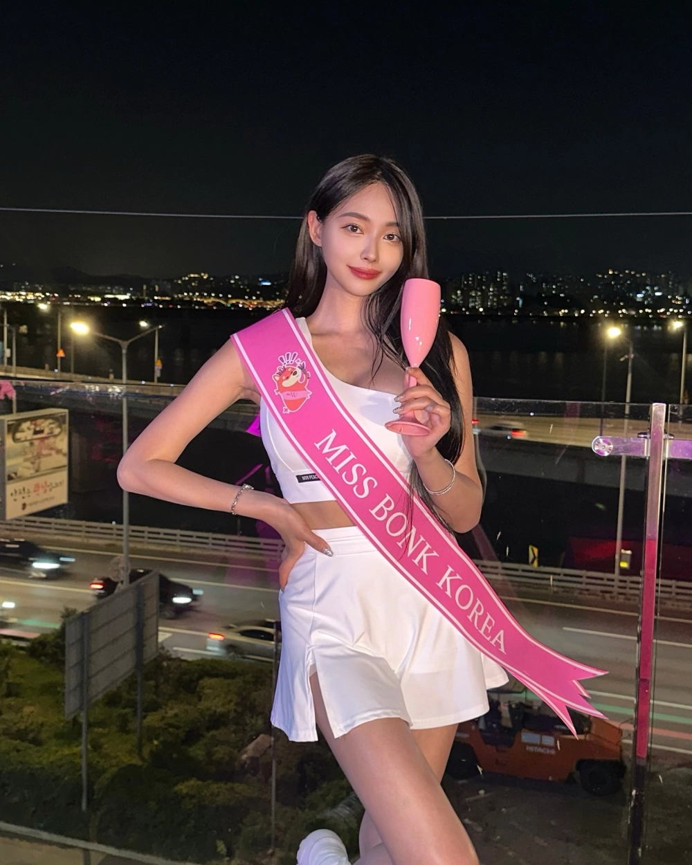 Doggy gái xinh vú to tư thế doggy ngực lớn đung đưa mê hoặc sexy cuốn hút