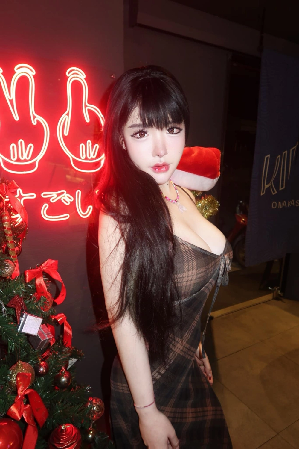 Bóp vú gái xinh hàn quốc tay bóp ngực gái Hàn căng tròn kích thích mê hoặc